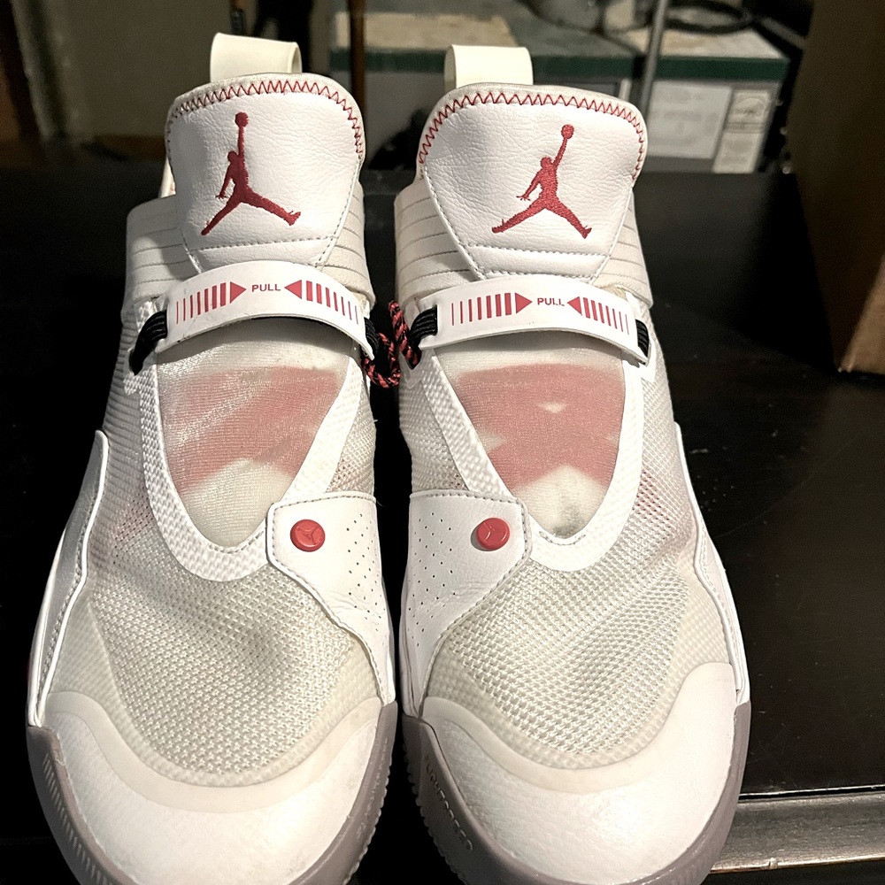 Air Jordan’s “the future of flight” no lace basketball sneakers - RARE!